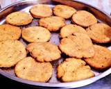 चटपटी मठरी (Chatpati mathri recipe in Hindi) रेसिपी चरण 4 फोटो