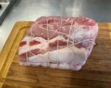 Une image de l'étape 1 de Rôti de porc au miel et carottes confites.
