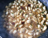 Foto del paso 5 de la receta: Chocos al ajillo con patatas confitadas 🦑