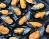 Foto del paso 1 de la receta: Patatas guisadas con setas y mejillones Thermomix para dos
