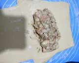 Foto langkah ke 7 dari resep Salmon Puff Pastry with Mushroom Sauce.
