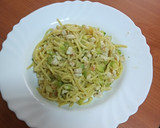 Foto del paso 4 de la receta: Salteado de pasta con pollo, gambas y calabacín