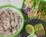 Foto langkah ke 1 dari resep Ceker Ayam Bumbu Kuning.