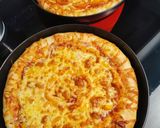 Sajtos szélű pizza recept fázis 10 fotója