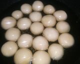 A picture of step 4 of Bread gulab jamun.