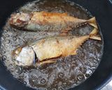 Foto langkah ke 5 dari resep Olahan dari Laut: Ikan Kembung Goreng Garing 🐟.
