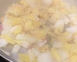 Foto langkah ke 4 dari resep Stir Fry Napa Cabbage with Scrambled Eggs.