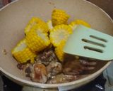 Foto langkah ke 3 dari resep Ayam Jagung saus mentega.
