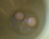 A picture of step 1 of Toast mayai.