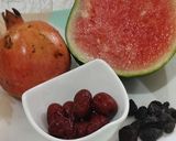 Gambar langkah 1 resipi Yogurt Red Fruity.