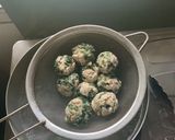 Foto langkah ke 3 dari resep BOLA2 TAHU BAYAM saus tiram.