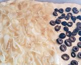 Foto del paso 1 de la receta: Focaccia deliciosa de aceitunas negras y cebolla