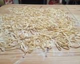 Foto del paso 2 de la receta: Fideos caseros cinta al huevo con salsa mixta
