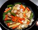 รูปขั้นตอนการทำที่ 4 ของ ผัดผักรวมมิตรใส่ไก่ยอ