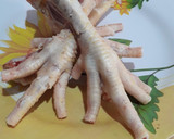 Foto del paso 2 de la receta: Patas de pollo con salsa criolla