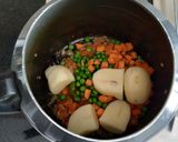 A picture of step 5 of "Vegetables Masala Khichdi".