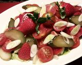 Foto del paso 5 de la receta: Ensalada de cherrys y fresones