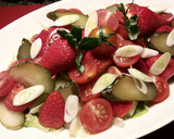 Foto del paso 5 de la receta: Ensalada de cherrys y fresones