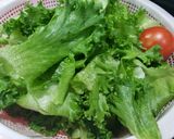 Hình bước làm 1 của món Salad ngũ sắc trộn dầu ôliu