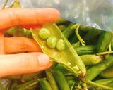 Hình bước làm 1 của món Cơm hấp đậu Hà Lan, lạp xưởng gác bếp