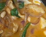 Foto del paso 7 de la receta: Sopa de pollo, fideos de arroz, espinacas y cilantro
