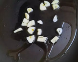 Foto del paso 2 de la receta: Ensalada Templada de Gulas y Gambas