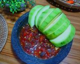 Foto langkah ke 5 dari resep Rujak Mangga Kiojay.