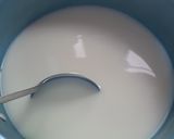 Foto langkah ke 2 dari resep Pudding Susu Topping Jeruk, Anggur dan Sirup.