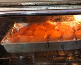 Hình bước làm 2 của món Sò điệp áp chảo với tỏi và rau quế