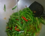 Foto langkah ke 3 dari resep Buncis Bawang Saus Tiram.