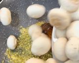 Foto langkah ke 4 dari resep Buttery Garlic Mushrooms.