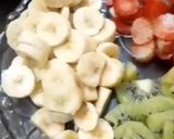 A picture of step 1 of Creamy fruit salad.
