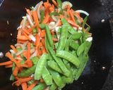 A picture of step 2 of Pancit w Shrimps and Chicken.