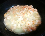 Foto del paso 2 de la receta: Colas de gambas en salsa blanca al tomillo limonero