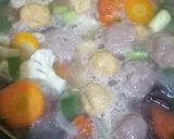Foto langkah ke 4 dari resep Sup Bola Tahu dan Bakso.