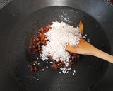 Foto del paso 5 de la receta: Arroz de butifarra de huevo y ajos tiernos