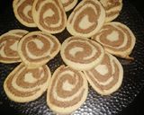 Foto del paso 9 de la receta: Galletitas de manteca de vainilla y chocolate (tipo espiral)
