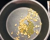 Hình bước làm 3 của món Bún xào mề gà eatclean