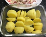 Hình bước làm 2 của món Khoai tây đút lò với thịt xông khói