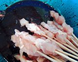 Foto langkah ke 2 dari resep Sate ayam bumbu simpel.