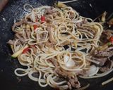 Foto del paso 2 de la receta: Wok de carne, vegetales y tallarín