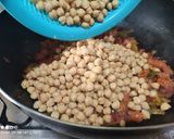 Foto del paso 2 de la receta: Garbanzos con pimientos y chistorra