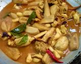 รูปขั้นตอนการทำที่ 8 ของ แกงกะทิไข่ปลาหมึกใส่กล้วยดิบ