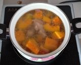Hình bước làm 2 của món Canh gà bí đỏ