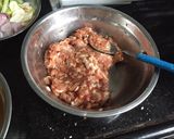 Foto langkah ke 3 dari resep Lobak putih masak Daging ayam cincang Goreng telur.