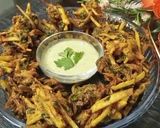 A picture of step 8 of Aloo Ke pakoray.