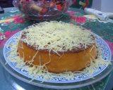 A picture of step 6 of Neapolitan Edam Cheese Flan.