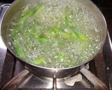 A picture of step 1 of Beans dry chilli.