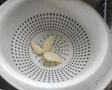 Foto del paso 2 de la receta: Pasta pesto, con trocitos de botifarra negra y chorizo al emmental