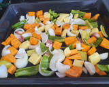 Foto del paso 1 de la receta: Salmón al vapor con sabor y verduras al horno